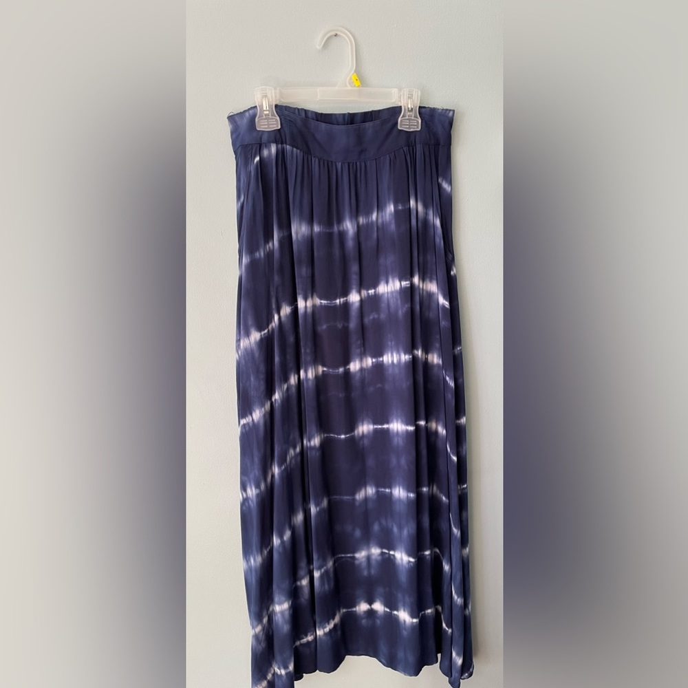 Tie-dye long skirt with side pockets